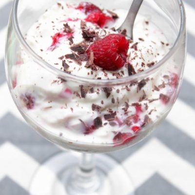 Easy Raspberry Cheesecake Cups {Healthy Dessert}