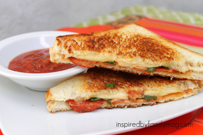 pepperoni pizza grilled cheese sandwich